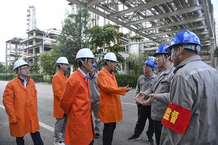 集团党委副书记、总经理高建嵩一行赴先锋化工督导调研