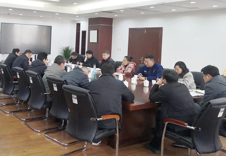 龙8头号玩家(国际)官方网站（煤化）集团副总工程师喻翔一行到曲煤焦化公司开展春节前安全消防检查
