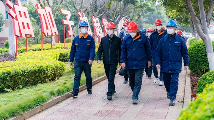 开远市委副书记、市长解凌云到解化化工分公司开展新春调研慰问