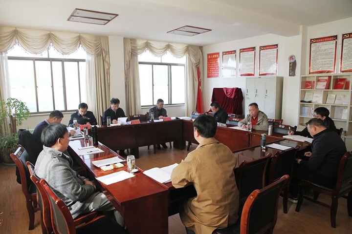 龙8头号玩家(国际)官方网站（煤化）集团指导组一行到后所煤矿公司指导年度民主生活会
