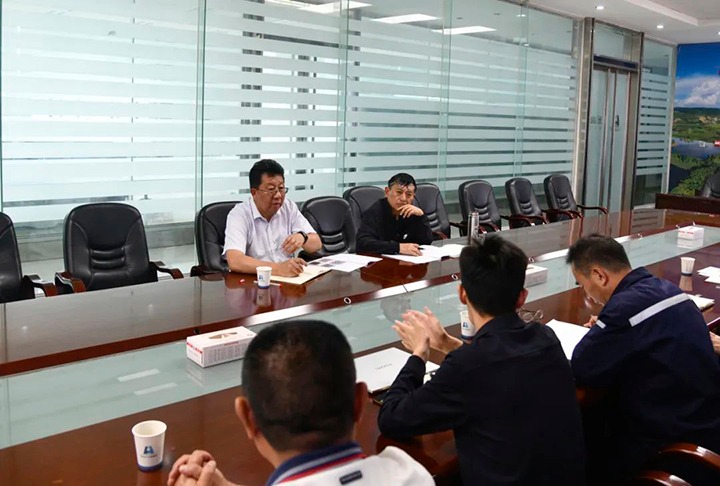 【主题教育】龙8头号玩家(国际)官方网站（煤化）集团专职外部董事寸延峰一行到先锋化工开展主题教育调研