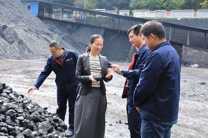 【基层调研】龙8头号玩家(国际)官方网站（煤化）集团党委委员、财务总监莫晓丹一行到富源团结煤业有限公司开展生产经营调研