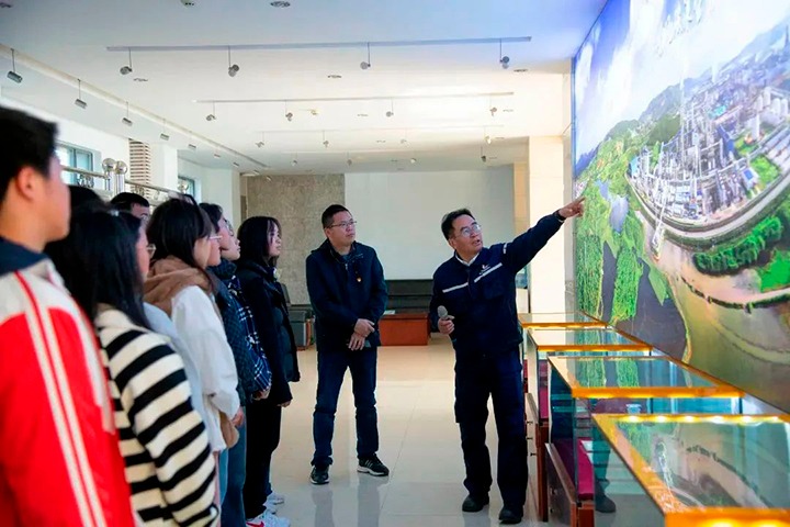 【龙8头号玩家(国际)官方网站简讯】先锋化工、金发煤业、威信煤炭三家公司动态｜精彩内容速览