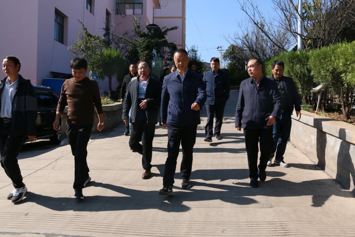 宣威市委副书记、市长许韶发到羊场煤矿公司进行安全生产工作调研